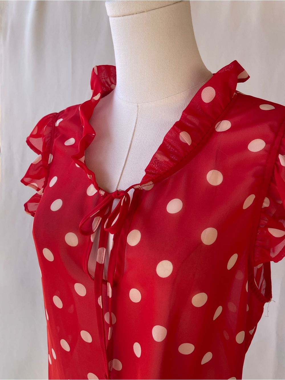 Bobeau Red Polka Dot Ruffle Blouse Medium Sheer Tie Neck Top USA - Picture 3 of 10